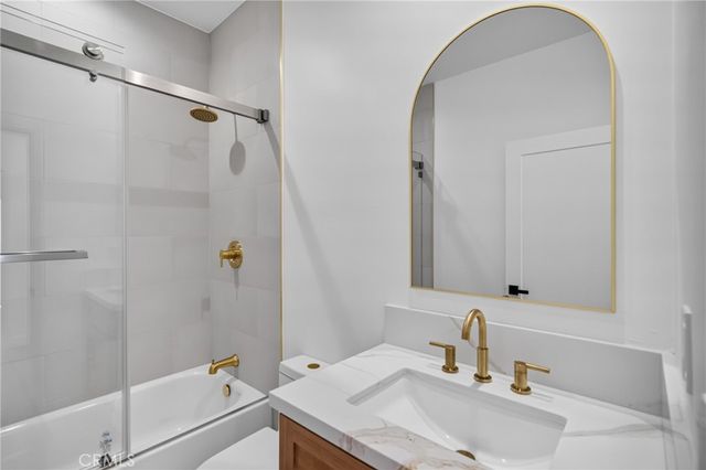 2937 10th, Los Angeles, CA 90018