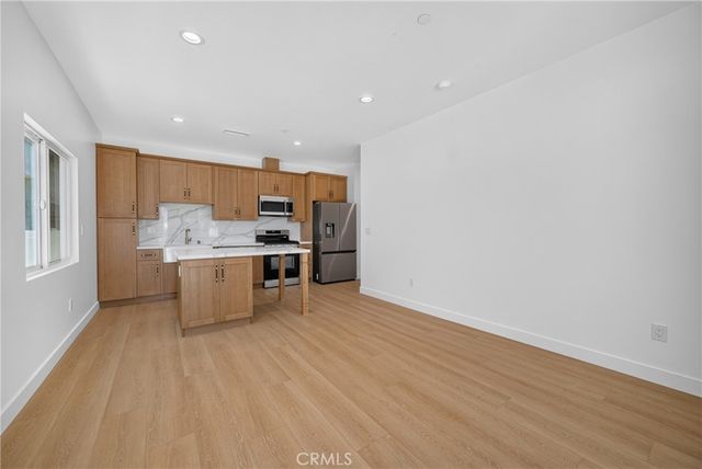 2937 10th, Los Angeles, CA 90018