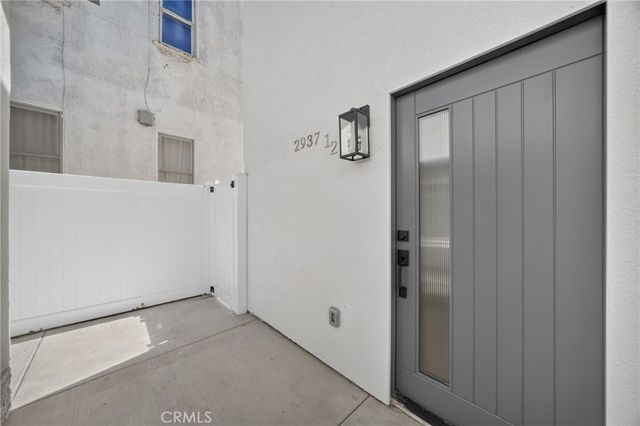 2937 10th, Los Angeles, CA 90018