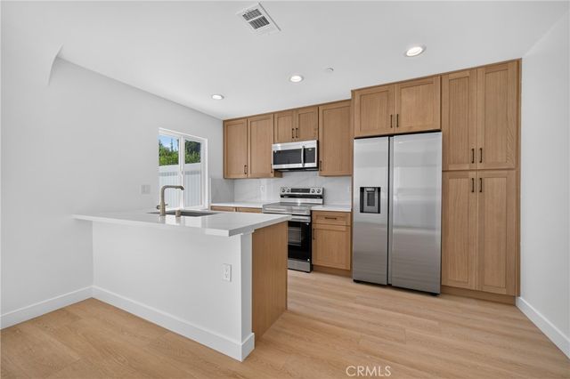 2937 10th, Los Angeles, CA 90018
