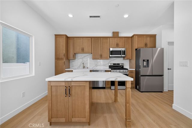 2937 10th, Los Angeles, CA 90018