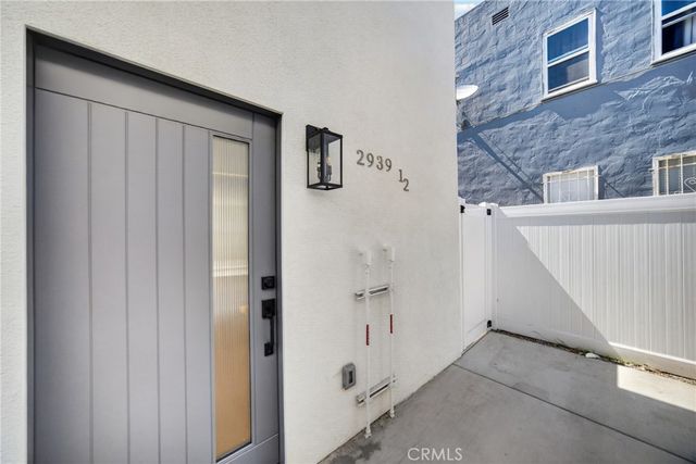 2937 10th, Los Angeles, CA 90018