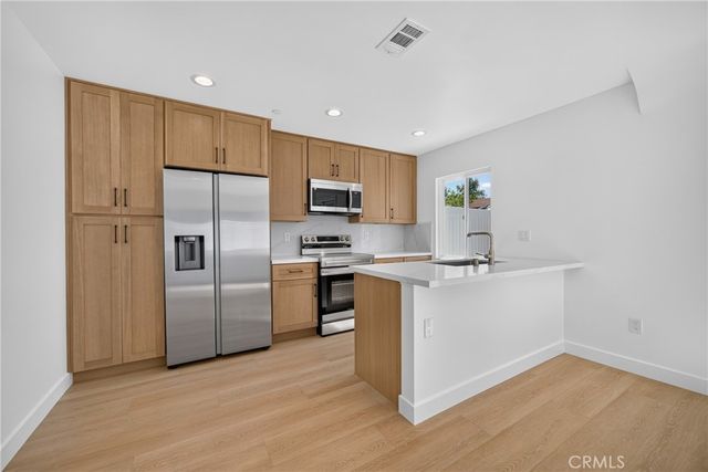 2937 10th, Los Angeles, CA 90018