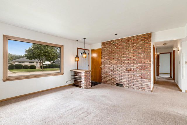 6105 S Swift AVENUE, Cudahy, WI 53110