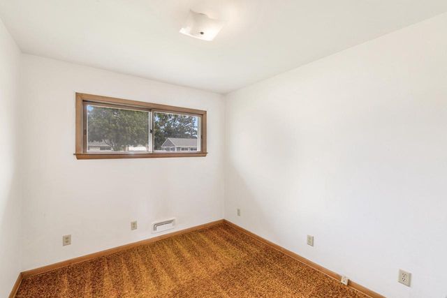 6105 S Swift AVENUE, Cudahy, WI 53110