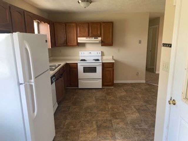 924 Linda Dr, Oak Grove, KY 42262