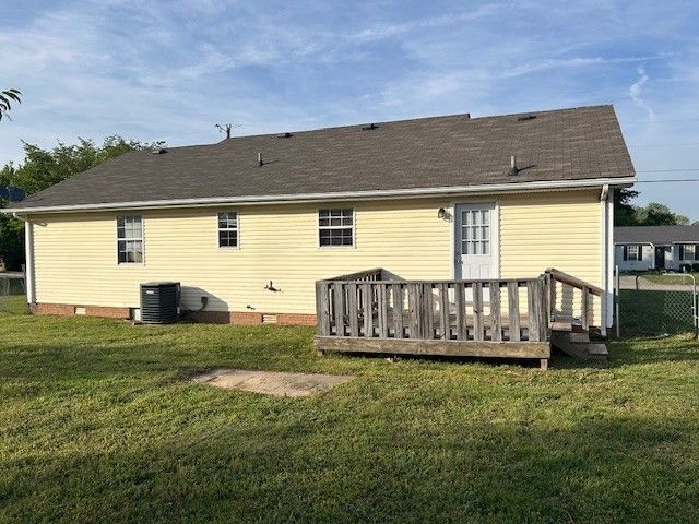 924 Linda Dr, Oak Grove, KY 42262