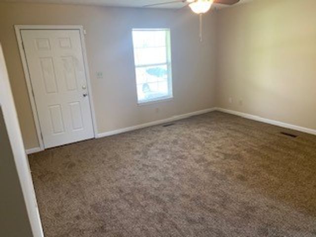 924 Linda Dr, Oak Grove, KY 42262