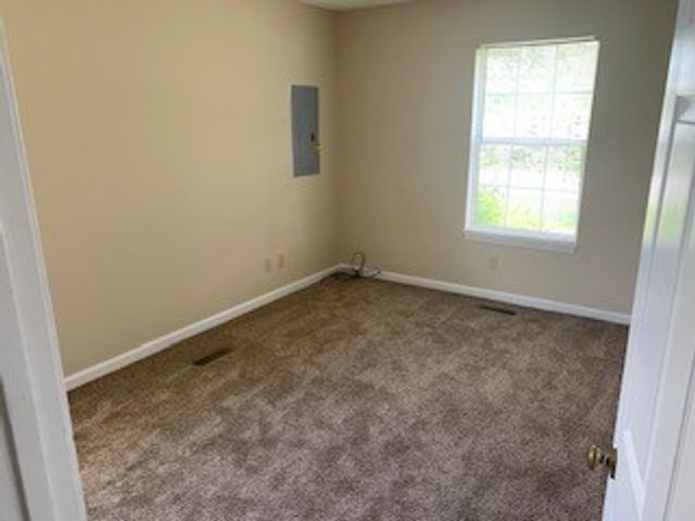 924 Linda Dr, Oak Grove, KY 42262