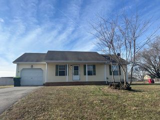 924 Linda Dr, Oak Grove, KY 42262