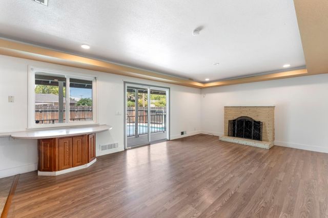 2704 Westchester Lane, Modesto, CA 95350