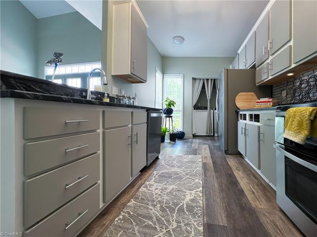 5811 Fox Point Circle, Winston-salem, NC 27104