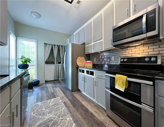 5811 Fox Point Circle, Winston-salem, NC 27104
