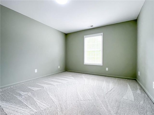 5811 Fox Point Circle, Winston-salem, NC 27104