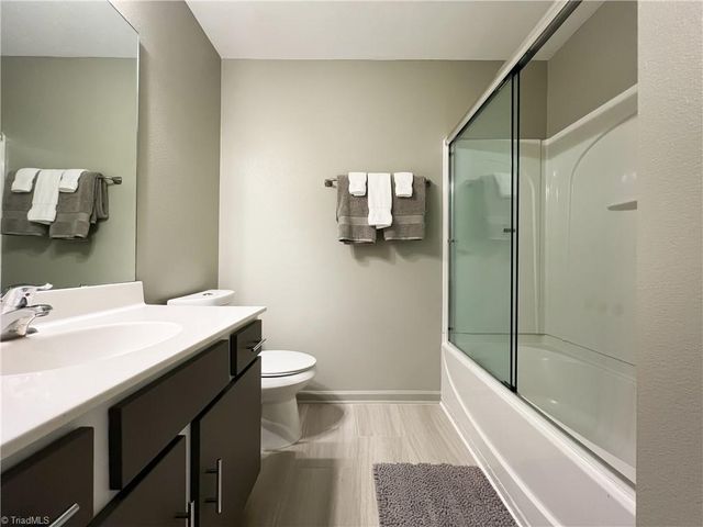 5811 Fox Point Circle, Winston-salem, NC 27104