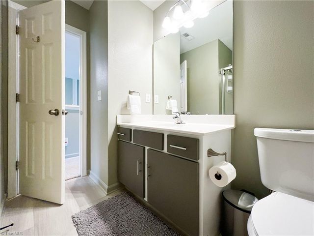 5811 Fox Point Circle, Winston-salem, NC 27104