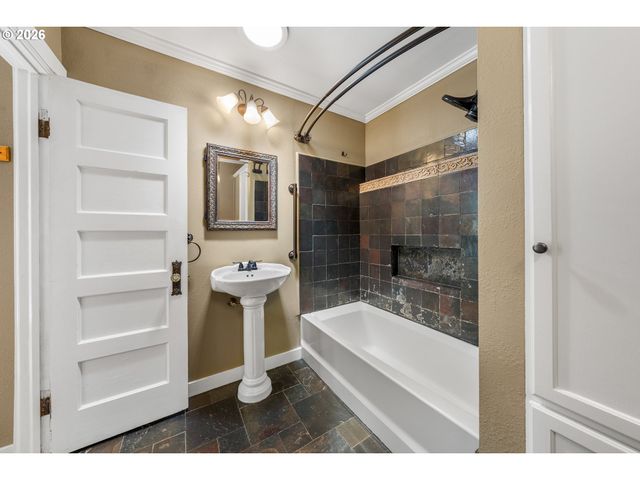 501 Ne BROADWAY St, Myrtle Creek, OR 97457
