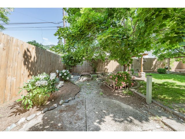 501 Ne BROADWAY St, Myrtle Creek, OR 97457