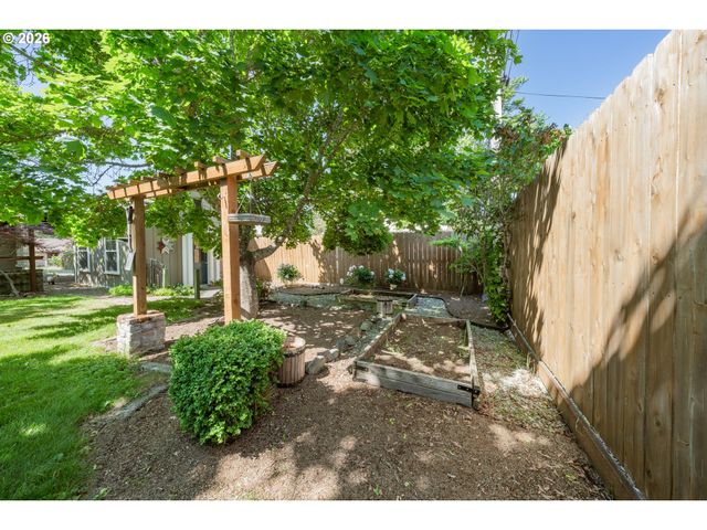 501 Ne BROADWAY St, Myrtle Creek, OR 97457