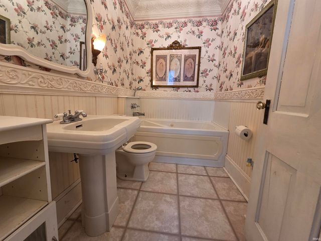 114 E Tulley Street, Churubusco, IN 46723