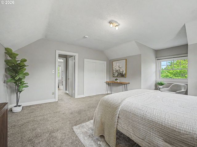5241 Se 45TH Ave, Portland, OR 97206