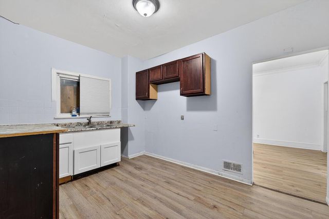 1227-1229 W Juneau AVENUE, Milwaukee, WI 53233