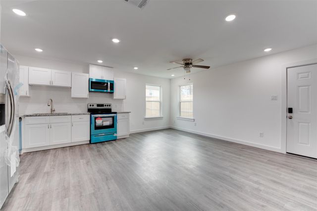 8128 Sterlingshire Street A, Houston, TX 77078