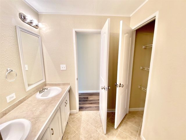 11720 W Small Oak Lane, Willis, TX 77378