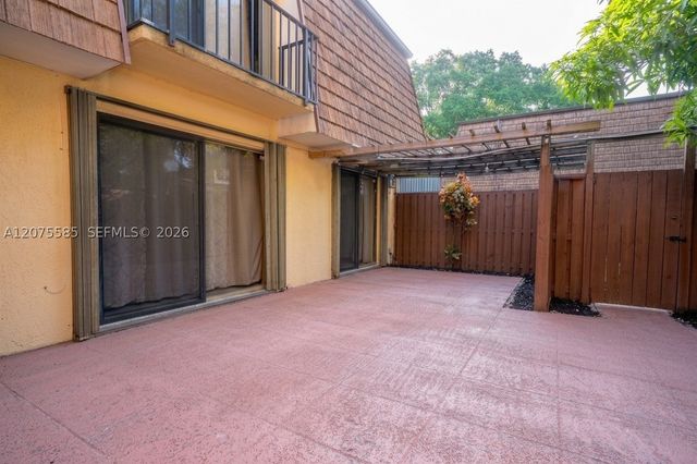 516 5th Ln, Green Acres, FL 33463