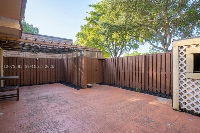 516 5th Ln, Green Acres, FL 33463