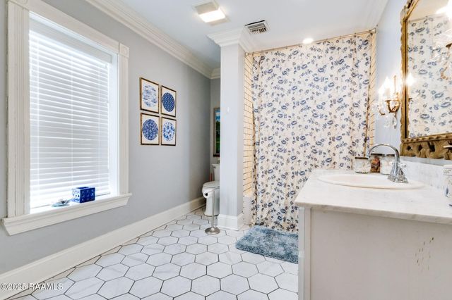 505 N Ave H, Crowley, LA 70526