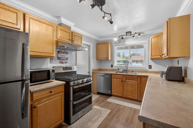 6812 Weddigen Way, North Highlands, CA 95660