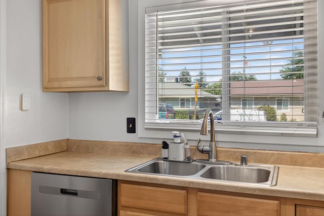 6812 Weddigen Way, North Highlands, CA 95660
