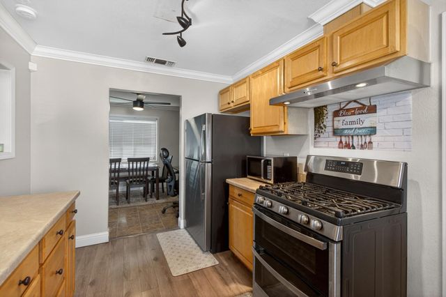 6812 Weddigen Way, North Highlands, CA 95660