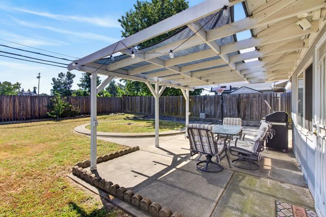 6812 Weddigen Way, North Highlands, CA 95660