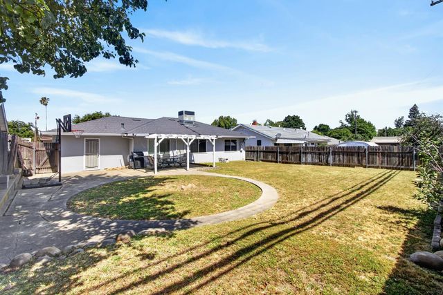 6812 Weddigen Way, North Highlands, CA 95660