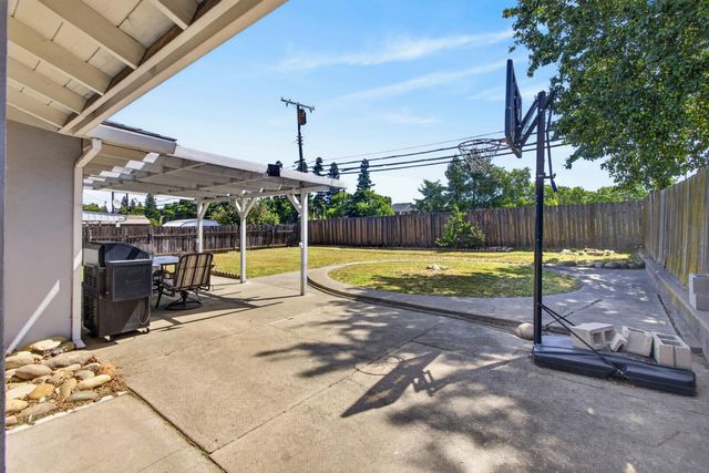 6812 Weddigen Way, North Highlands, CA 95660