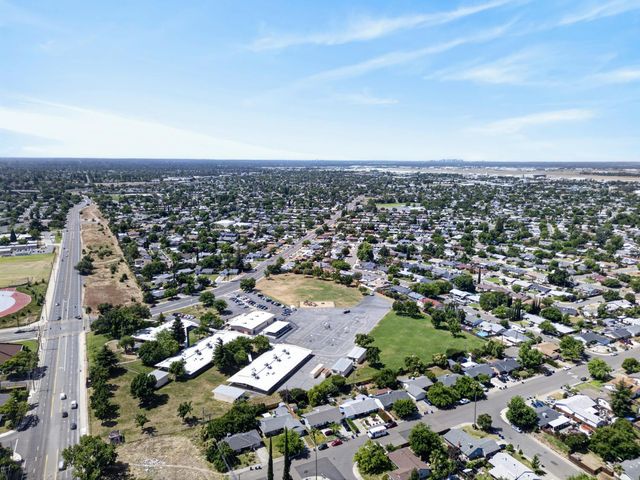 6812 Weddigen Way, North Highlands, CA 95660