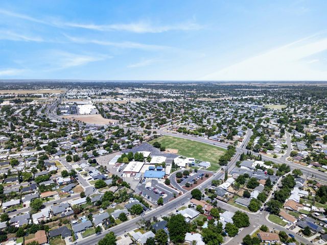 6812 Weddigen Way, North Highlands, CA 95660