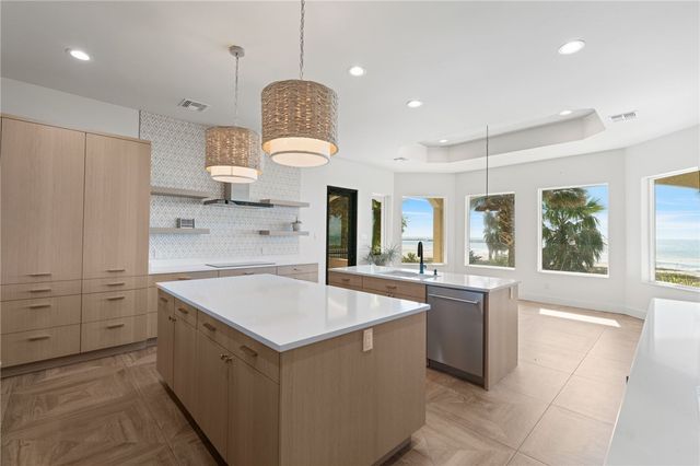 112 Baypoint Dr, Portland, TX 78374