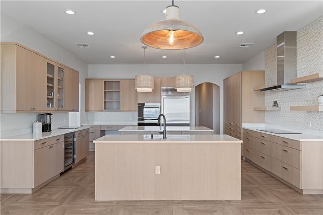 112 Baypoint Dr, Portland, TX 78374