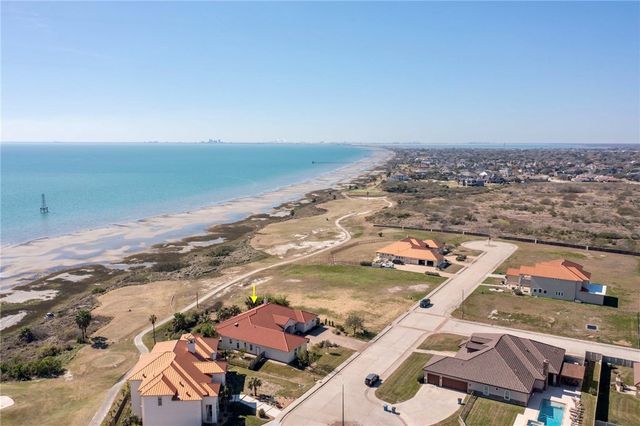 112 Baypoint Dr, Portland, TX 78374