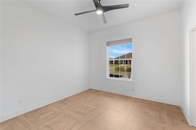 112 Baypoint Dr, Portland, TX 78374