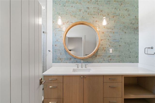 112 Baypoint Dr, Portland, TX 78374