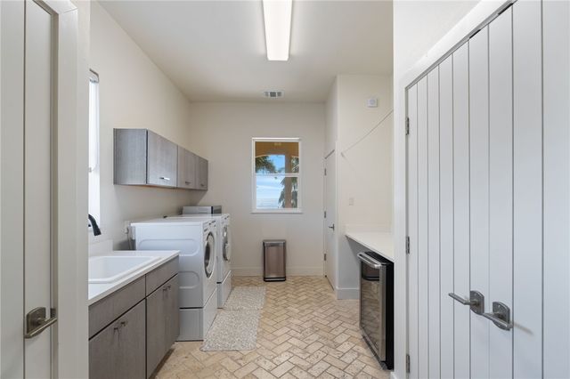 112 Baypoint Dr, Portland, TX 78374