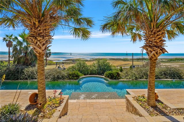 112 Baypoint Dr, Portland, TX 78374