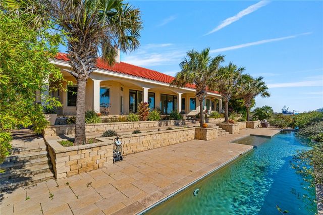 112 Baypoint Dr, Portland, TX 78374