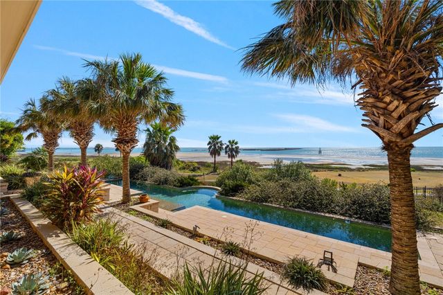 112 Baypoint Dr, Portland, TX 78374