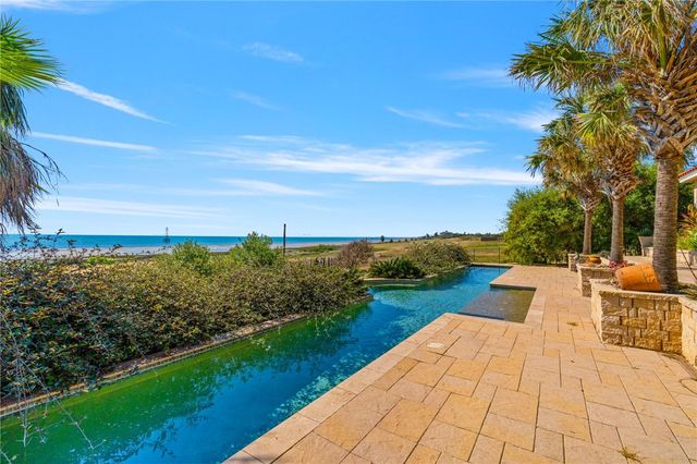 112 Baypoint Dr, Portland, TX 78374