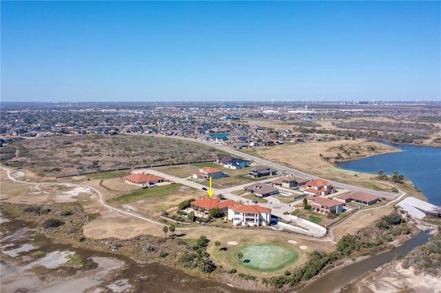 112 Baypoint Dr, Portland, TX 78374